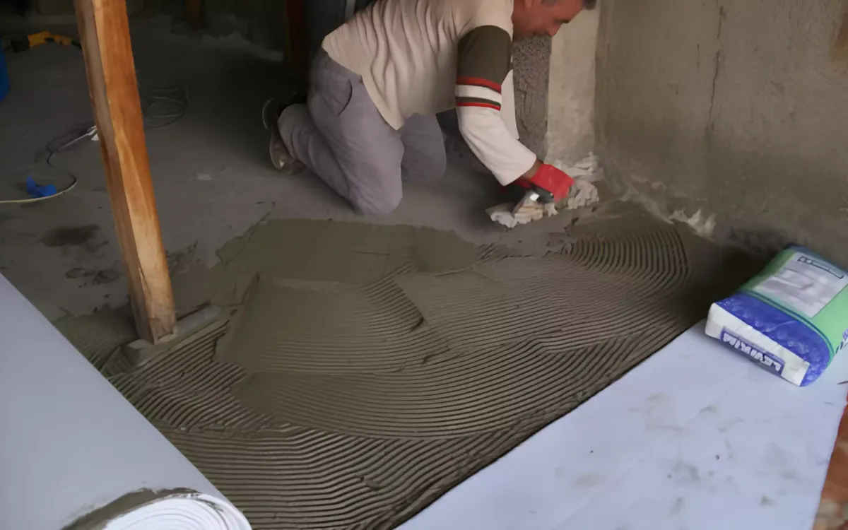 Bitmiş Çatıda Alttan Keçe Uygulaması — uygulama ve kesit görseli