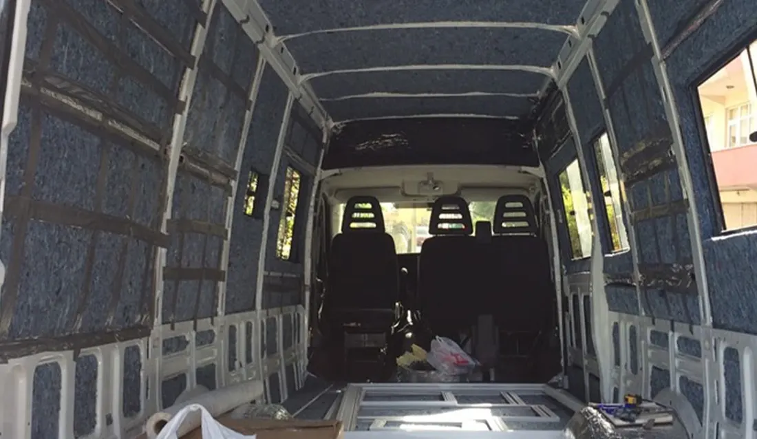 Karavan Yalıtımı: Isı ve Ses Konforu — uygulama ve kesit görseli 2