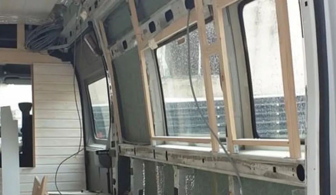 Karavan Yalıtımı: Isı ve Ses Konforu — uygulama ve kesit görseli 3