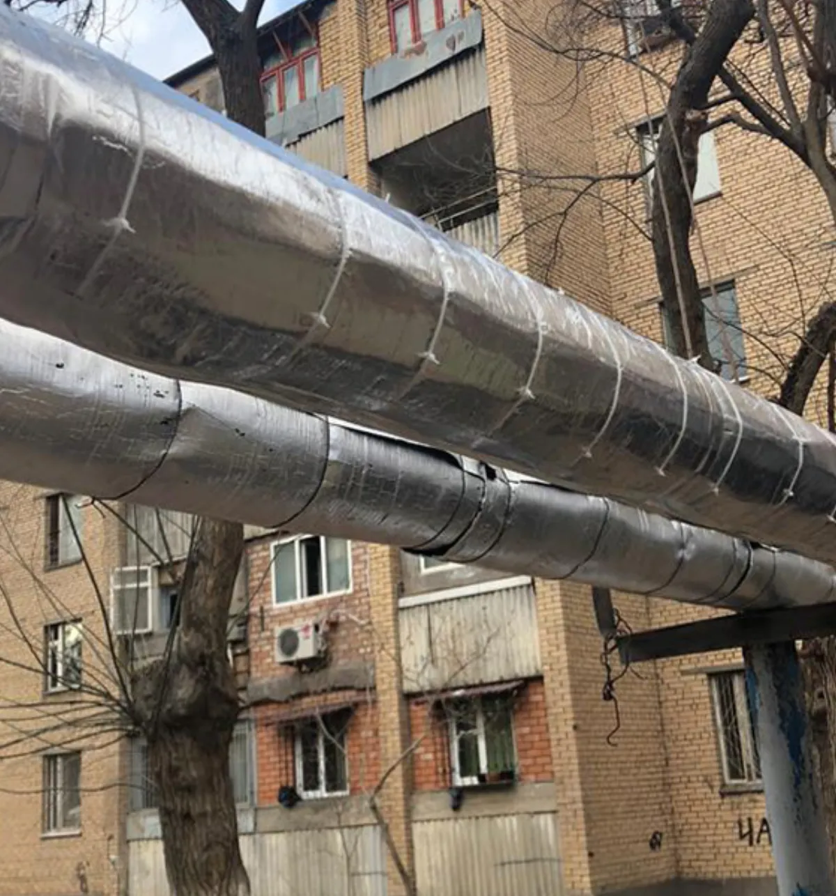 Boru ve Doğalgaz Borusu Ses Yalıtımı — uygulama ve kesit görseli