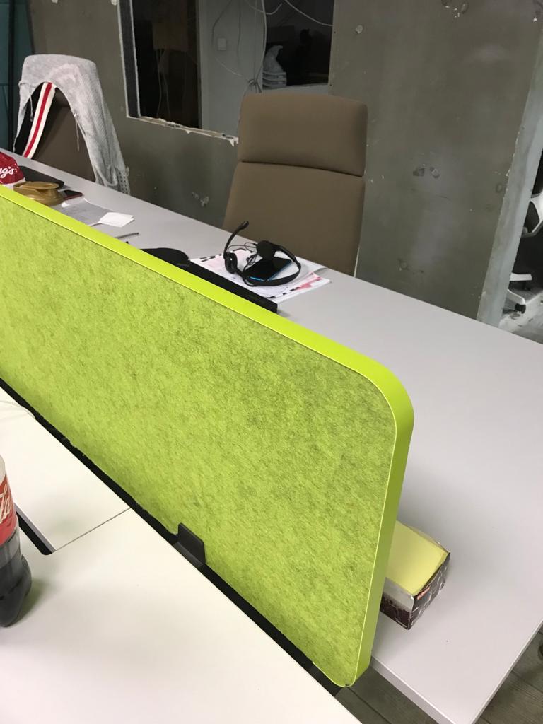 akustik keçe masa seperatörleri